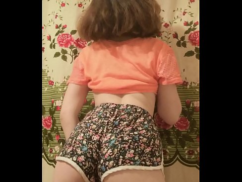 ❤️ Jovem sensual a despir os seus calções para a câmara Porno duro em nós ❌️❤