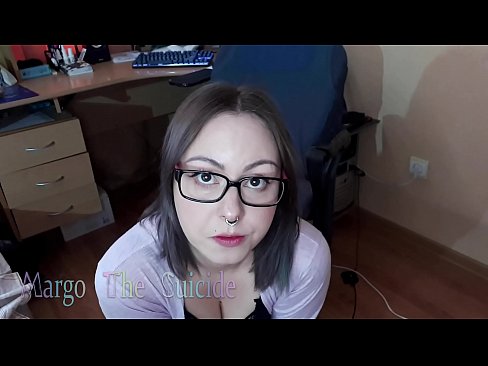 ❤️ Rapariga Sexy com Dildo de Óculos Chupa Profundamente na Câmara Porno duro em nós ❌️❤