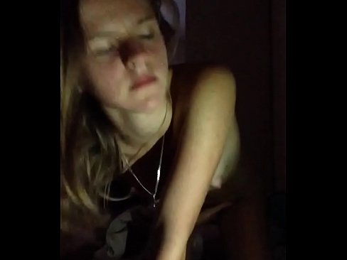 ❤️ Uma rapariga masturba-se e ejacula Porno duro em nós ❌️❤